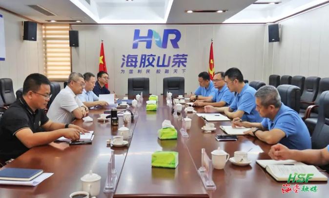 艾轶伦在365英国上市官网山荣分公司座谈。